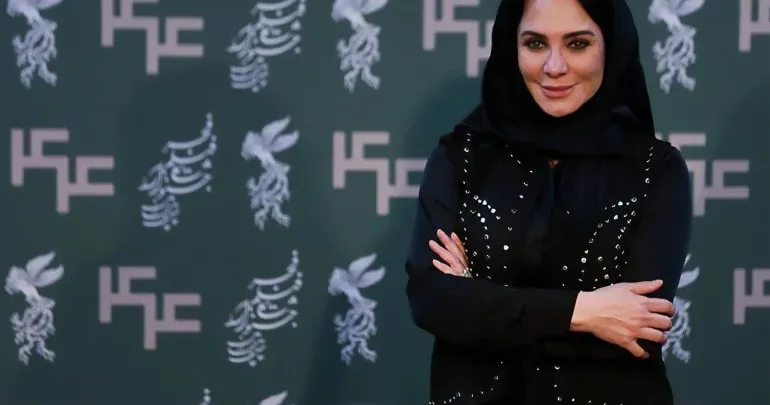 Suriyalı aktrisa film festivalında hicabda peyda olub...