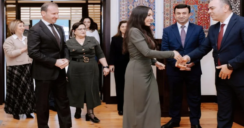 Leyla Əliyeva dairəvi xalçanın kəsim mərasimində iştirak edib