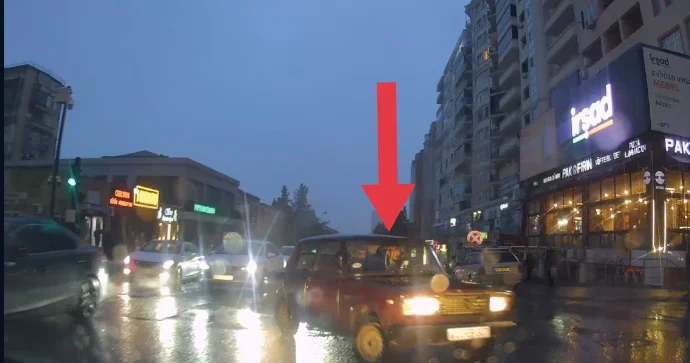 Bu sürücünün yolayrıcının keçilməsi qaydasından xəbəri yoxdur 20 EB 307 VİDEO
