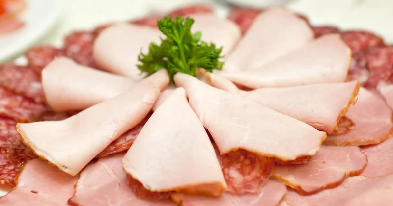 Врач назвал продукты, которые провоцируют стресс во время сна