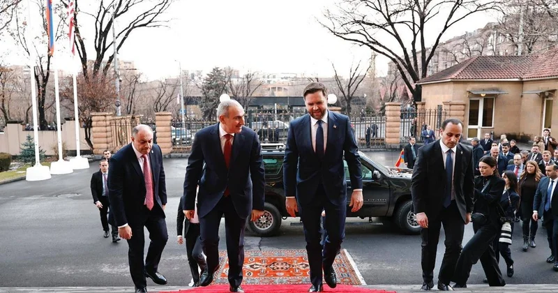 Paşinyanın Azərbaycan xalçası sərməsinin PƏRDƏARXASI