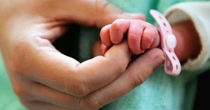 Gəncədə anası tərəfindən imtina olunan 40 günlük körpənin vəziyyəti açıqlandı YENİLƏNDİ