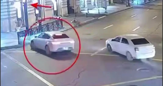 Qırmızı işıqda keçdi, svetoforu yararsız vəziyyətə saldı ANBAAN VİDEO
