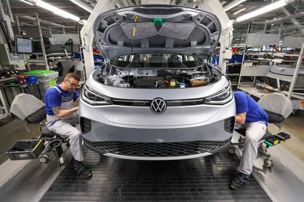 Volkswagen может начать производить оружие