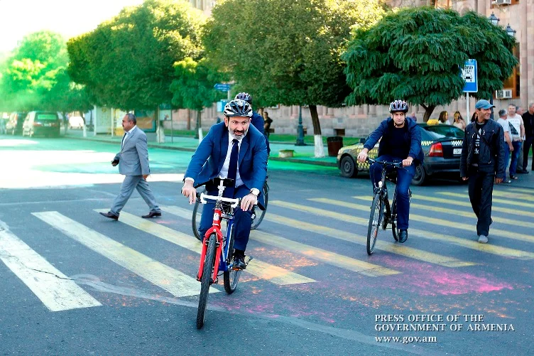 Paşinyan velosiped sürməyinin və bunu təşviq etməyinin 9 səbəbini açıqladı...