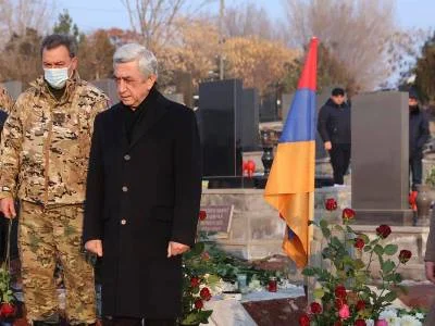 Yerabluq məzarlığından oğurluq edən Serj Sarqsyana qarşı yeni ittiham irəli sürüldü