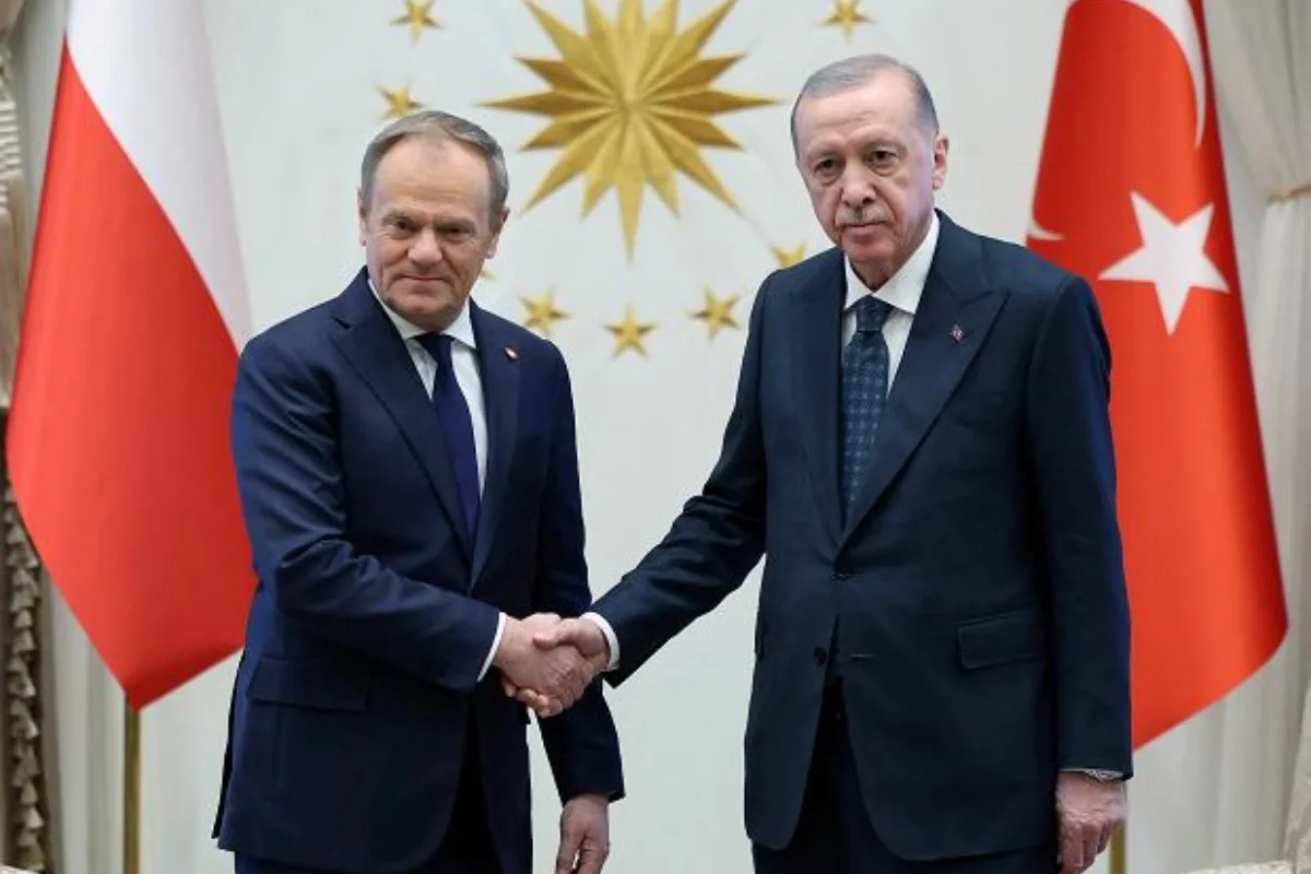 Tusk Ərdoğandan Ukraynadakı sülh prosesi üçün məsuliyyət götürməyi xahiş edib