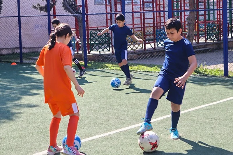 Uşaq evində futbol dərsləri davam edir FOTO