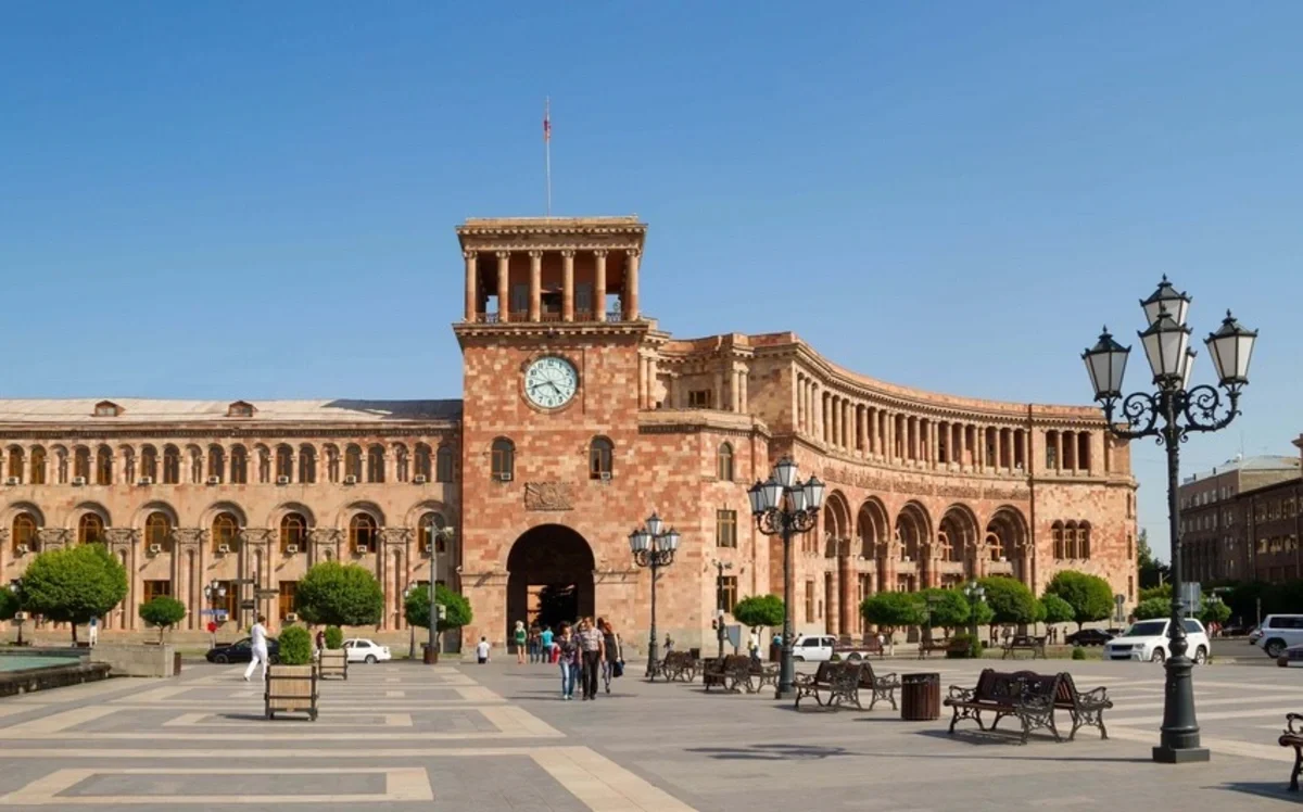 Rusiyanın Ermənistandakı hərbi bazasında canlanma nə ilə bağlıdır?