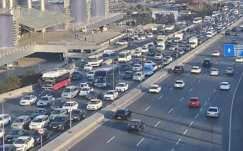 Bakıda sıxlıq müşahidə olunan yollar SİYAHI