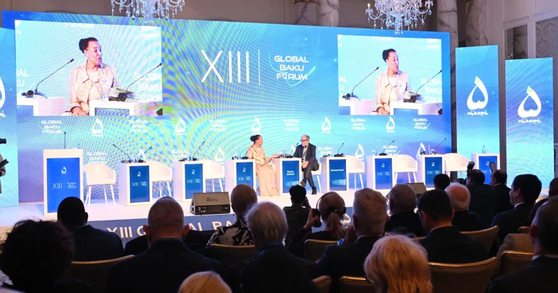 Bakı Forumunda “Böhran içində çoxtərəflilik: Qlobal əməkdaşlığa yenidən baxış” mövzusunda panel keçirilir