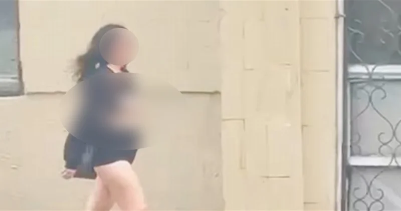 Приняты меры в отношении девушки, гулявшей по Баку в полуобнаженном виде ВИДЕО