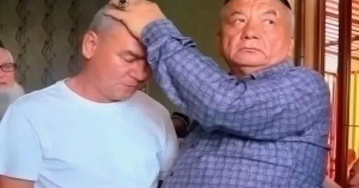 Özbəkistanda da həbs edilibmiş Müğənnilikdən ekstrasensliyə keçən İqbol Soliyev kimdir?