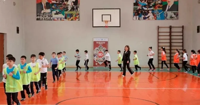 Cədvəldə var, amma dərs keçirilmir Məktəblərdə fiziki tərbiyə fənni problemi