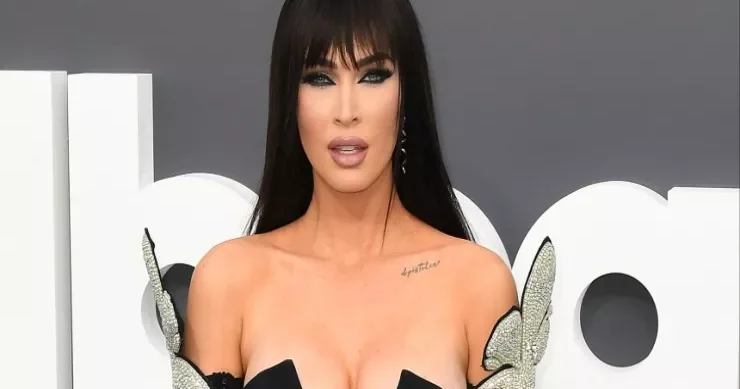“Instagram”da açıq saçıq şəkillər paylaşan məşhur aktrisa milyonlar itirir