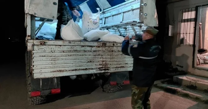 Qubada torpaq sürüşməsi baş verən kəndə ərzaq yardımı göndərilib