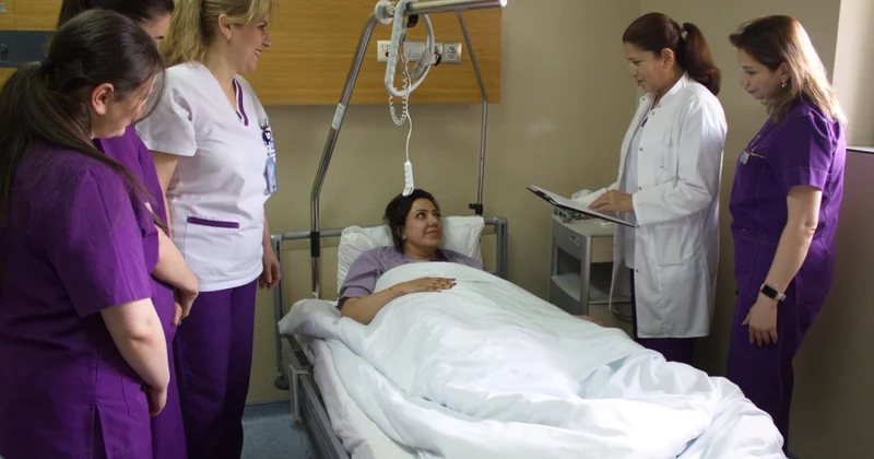 ® Həmişə ümid işığı yandırmağa çalışan tibb bacıları, bayramınız mübarək!