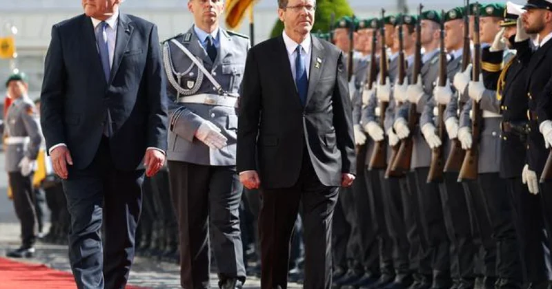 İsrail Prezidenti ölkəsi ilə Almaniya münasibətlərinin 60 illiyi münasibətilə Berlinə səfər edib