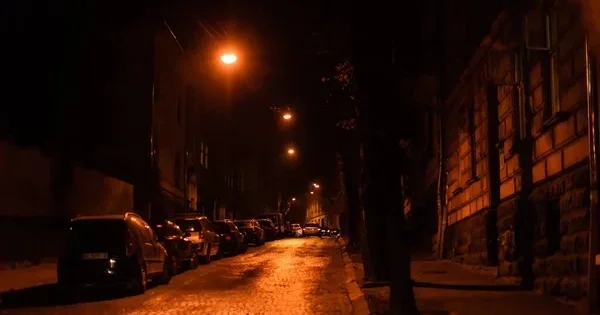 3 nəfər azyaşlını küçədə sürüdü