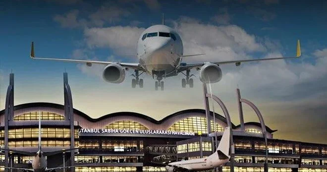 İstanbul London təyyarəsində qarışıqlıq: Bir nəfər sərnişinlərə hücum etdi