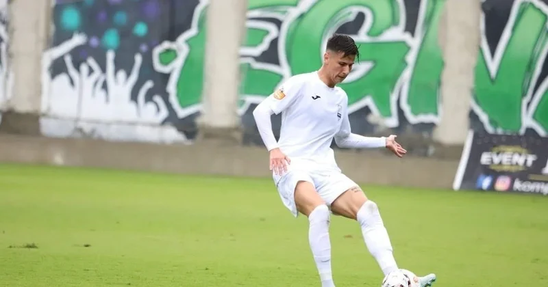 Millinin futbolçusu Albaniyada çempion oldu