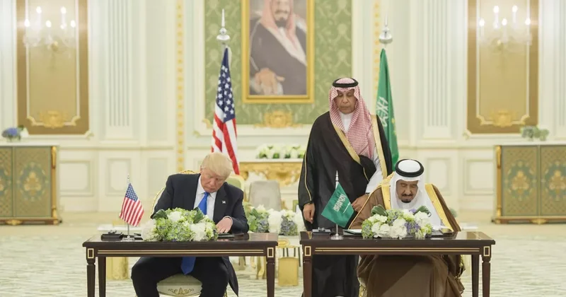 Axios: Трамп в ходе визита в арабские страны подпишет сделки на триллион долларов
