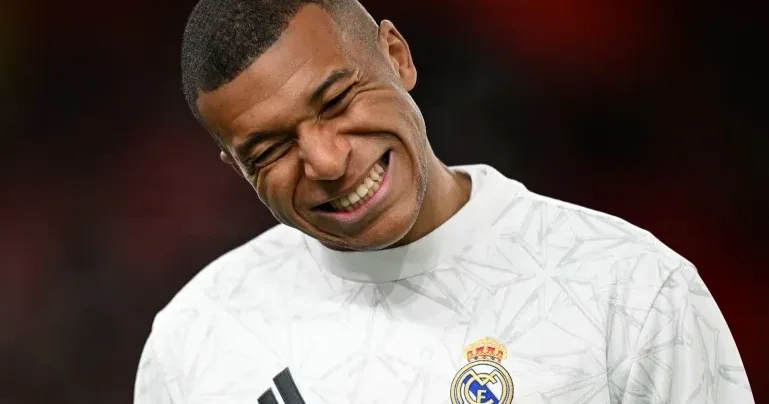 Kilian Mbappe son 30 ilin ilkinə imza atıb