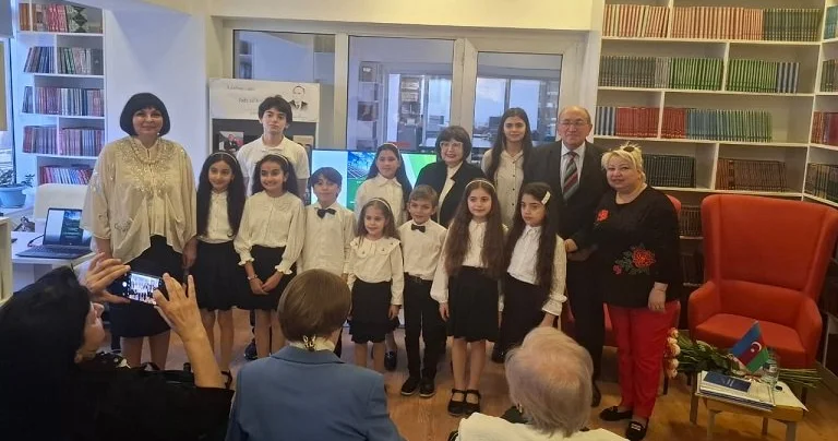 “Ekoloji sivilizasiyanın astanasında: yaşıl enerjiyə keçid” kitabı “dəyirmi masa”da müzakirə olundu