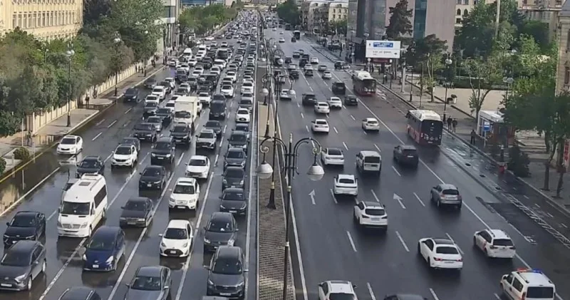 Paytaxt həftəyə tıxaclarla başladı SİYAHI