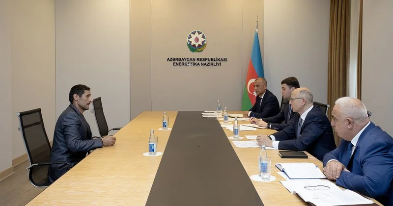 Pərviz Şahbazov nazirlikdə vətəndaşları qəbul edib
