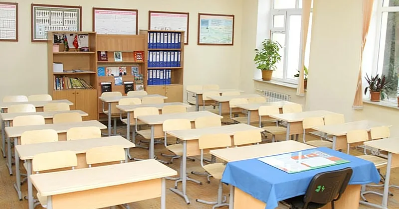 Yuxarı siniflərdə niyə dərs keçirilmir?