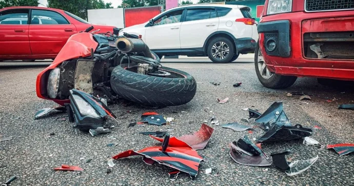 Xırdalanda motosikletlə minik avtomobili toqquşdu