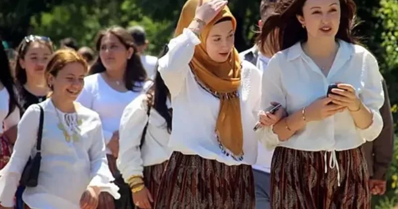 1 km piyada gəzib ər axtardılar FOTO