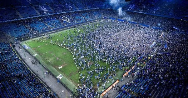 Hamburq un Bundesliqaya yüksəldi, stadion qarışdı 26 nəfər xəsarət alıb