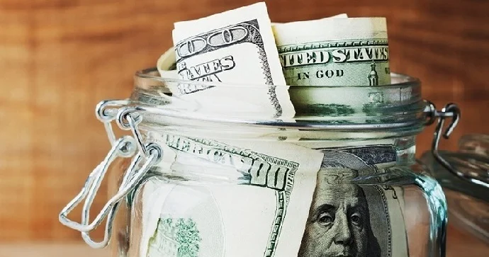 Fiziki şəxslərin əmanətlərinin dollarlaşması azalıb