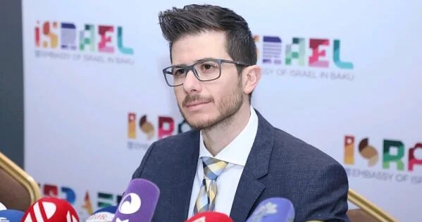 Bir neçə aya Azərbaycanı tərk edəcəyəm Dik