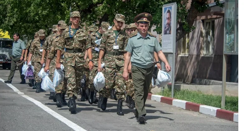 Erməni deputat: Varlıların uşaqları hərbi xidmətdən yayınmaq üçün xarici ölkə vətəndaşlığı alırlar