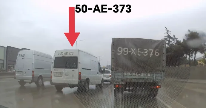 Zolağı düzgün seçə bilməyən sürücü qəza şəraiti yaratdı VİDEO