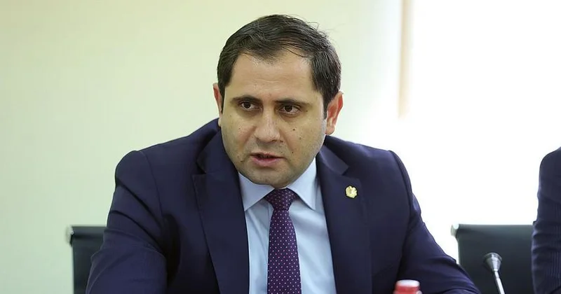 Ermənistanın müdafiə naziri Almaniyaya işgüzar səfərə yollanıb