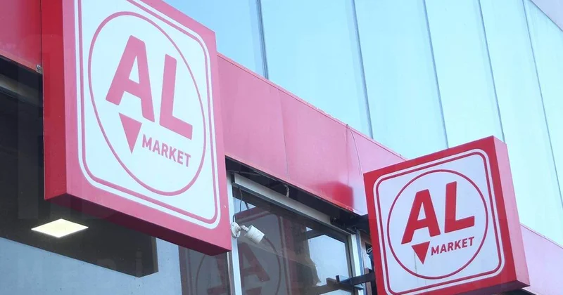 Al market in işçisi müdiri ilə birləşib müştərini təhqir edib?