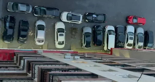 “Binamızın girişi maşınlarla bağlanıb” Video