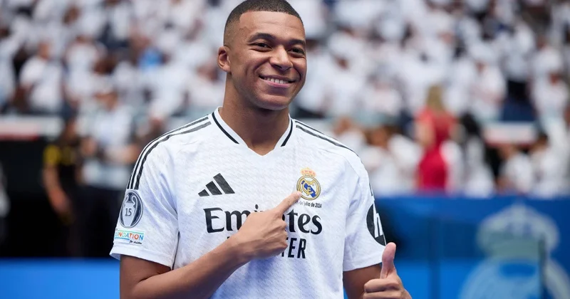 Mbappe tarixə düşüb