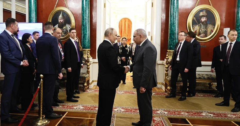 Putin parad zamanı niyə Paşinyanla təkbətək görüşməyib? Akopyan CAVAB VERDİ KONKRET