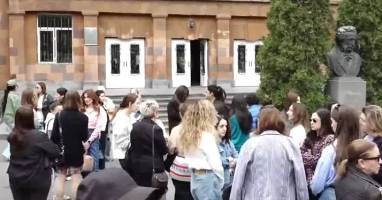 Erməni valideynlər övladlarını buna görə dərsə buraxmırmış