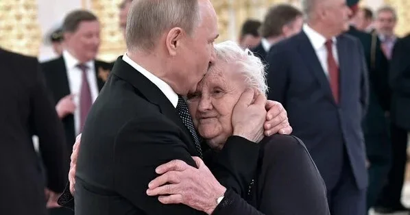 Kimsə onunla mübahisəyə cəsarət etməzdi Müəllimi Putindən danışdı