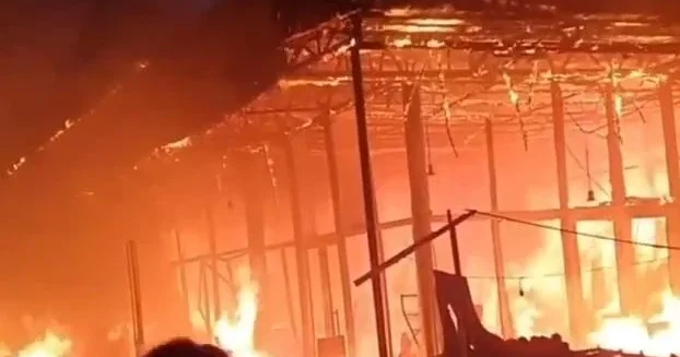 SON DƏQİQƏ: Bakıda daha bir bazar yanır VİDEO (YENİLƏNİB 3)