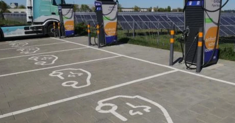 Yük maşınları və avtobuslar yol nəqliyyatı emissiyalarının 40 faizini təşkil edir HESABAT