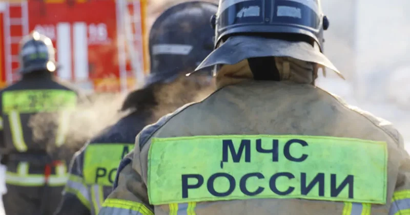 В Приморском крае России горят склады