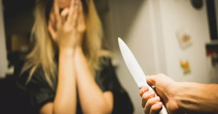 Kişi mübahisə zamanı arvadının barmaqlarını kəsdi