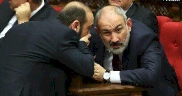 Mirzoyanın Paşinyanın qulağına dediyi sözlər ŞOK ETDİ KONKRET